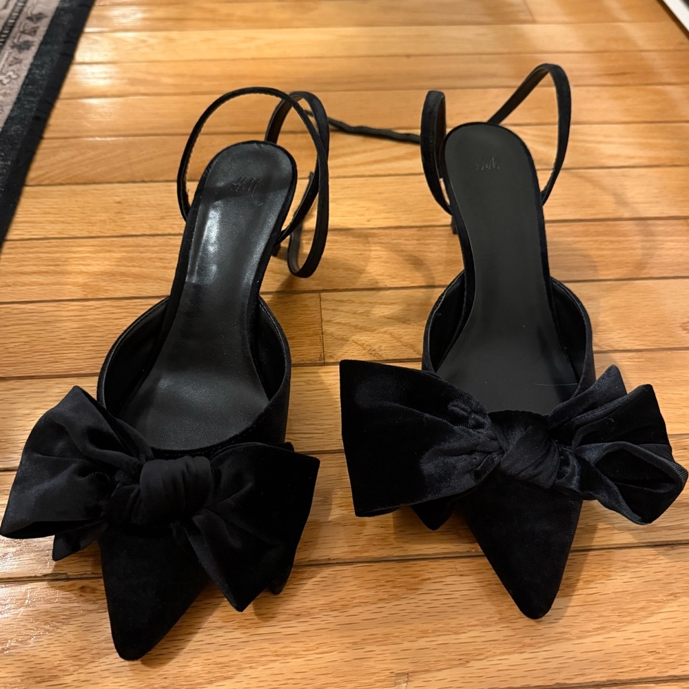 H&M Black Velvet Bow Heels